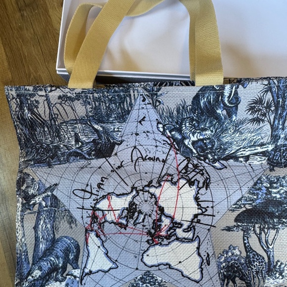 Dior Around the World gift box, new - Picture 8 of 9